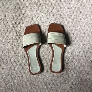 ZARA SAGE GREEN SANDALS 
worn a couple times 
good condition 
size: 37 (US 7)